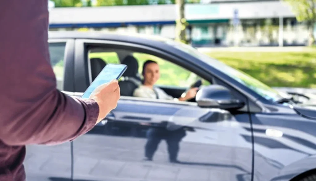 Airport Transfers 2 Man holded a cell phone, to make a reservation call