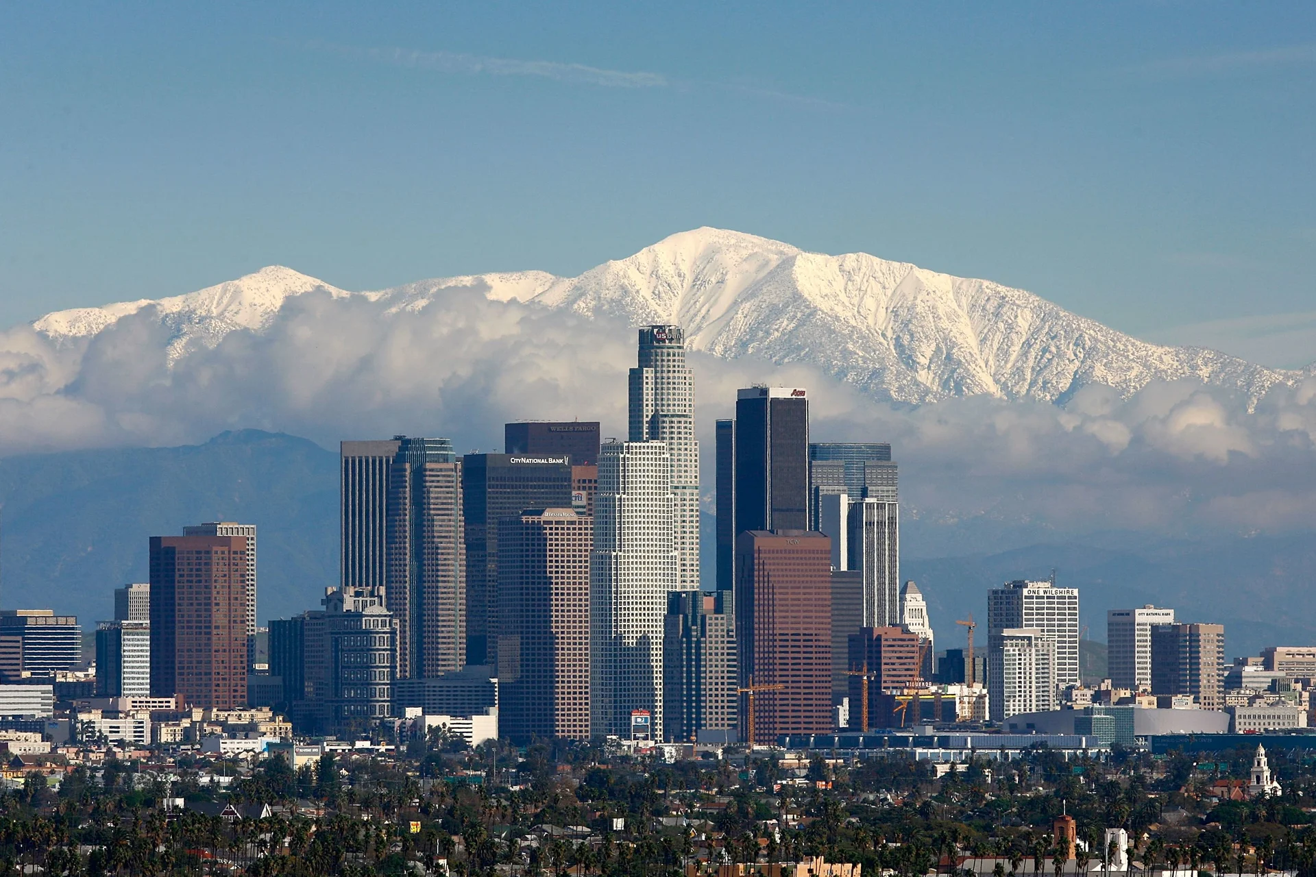 Los Angeles 27 Panoramic view of downtown Los Angeles with a mountain backdrop under a clear blue sky